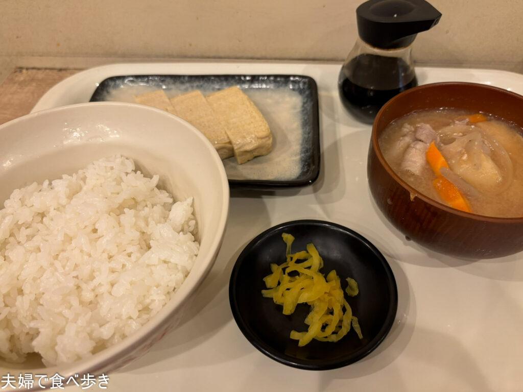 立ち食いうどん店の朝食