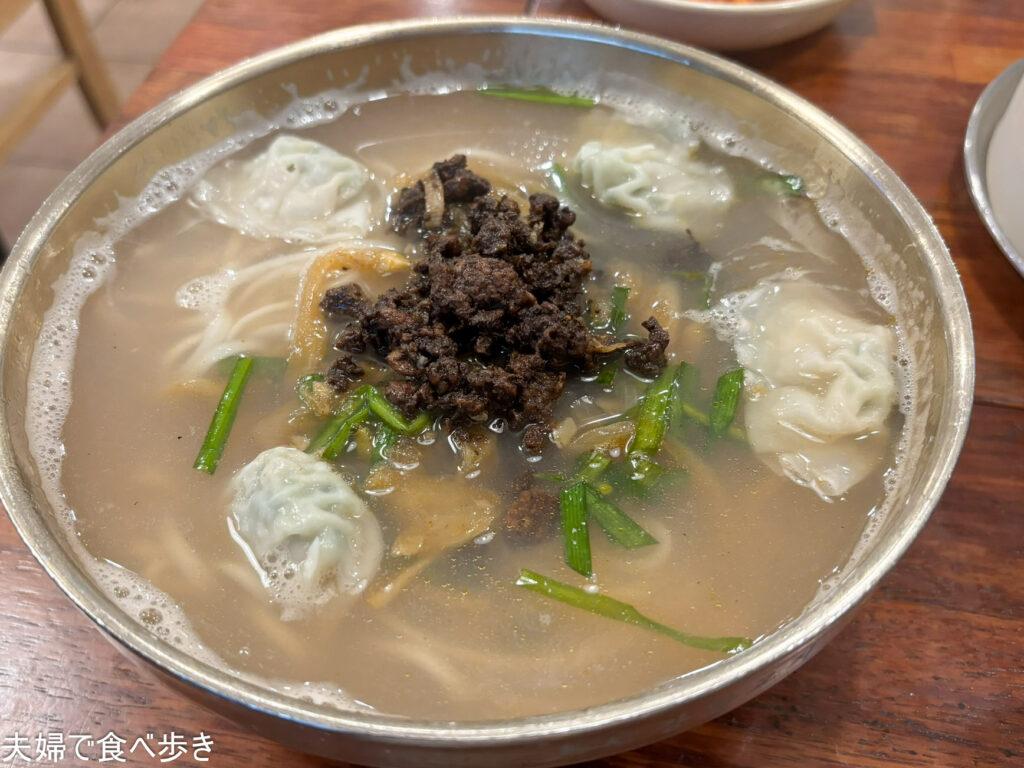 蒸餃子とカルグクスが名物