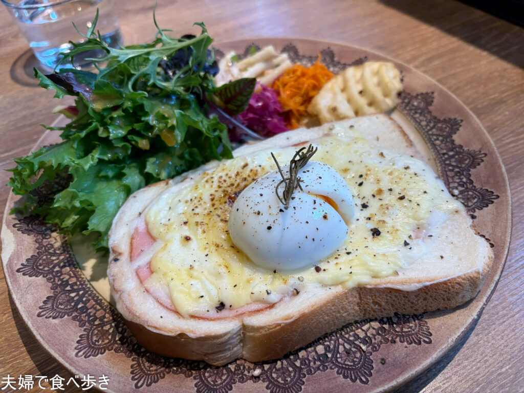 佐賀駅近くのカフェで朝食