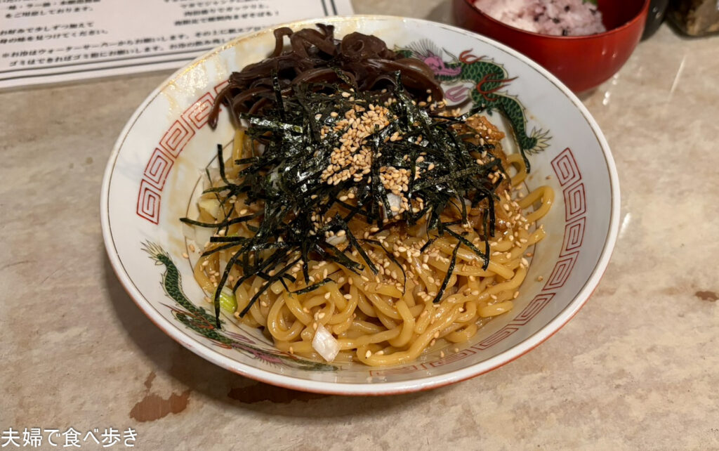 ビル地下のまぜそば