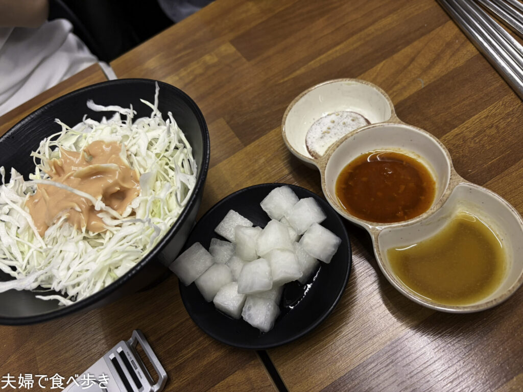 丸鶏の炭火(참나무=ナラの薪)焼き