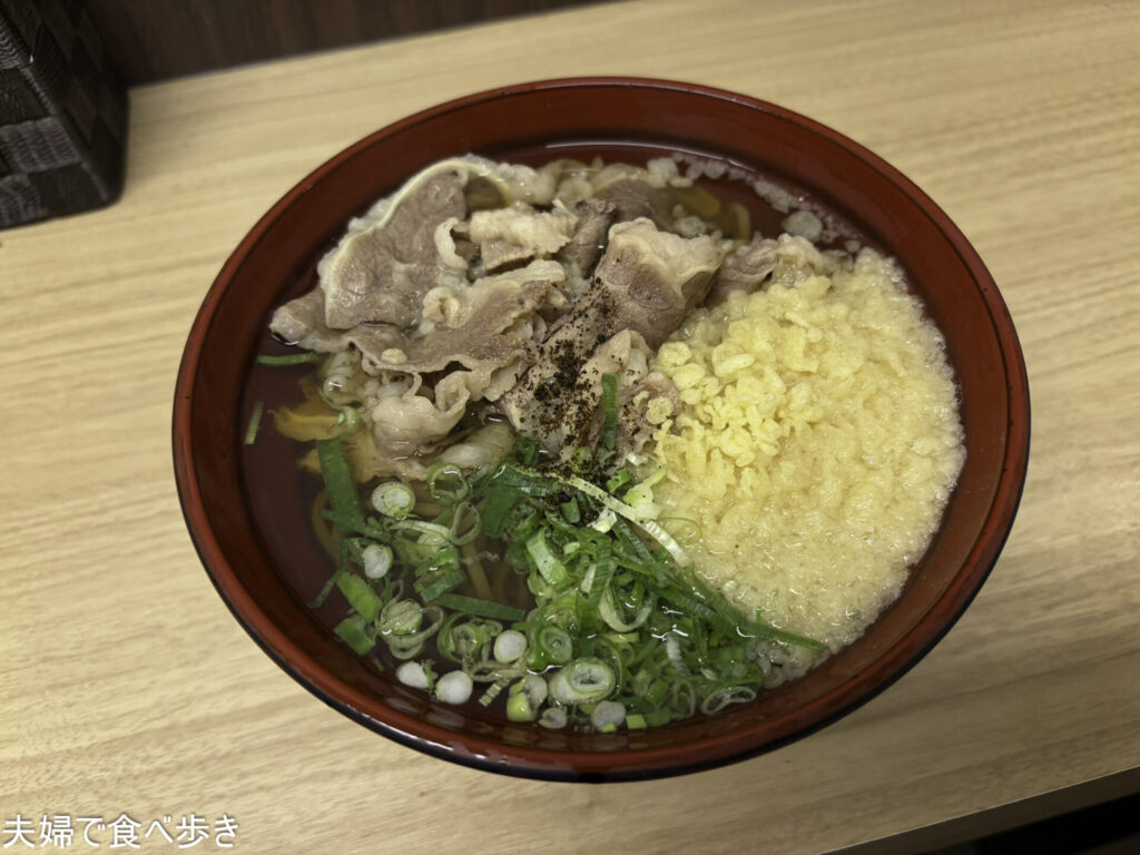 秋葉原駅構内で肉そば