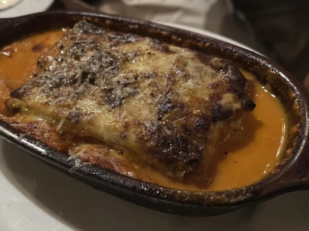 アズーリ 神楽坂　ラザニアが名物