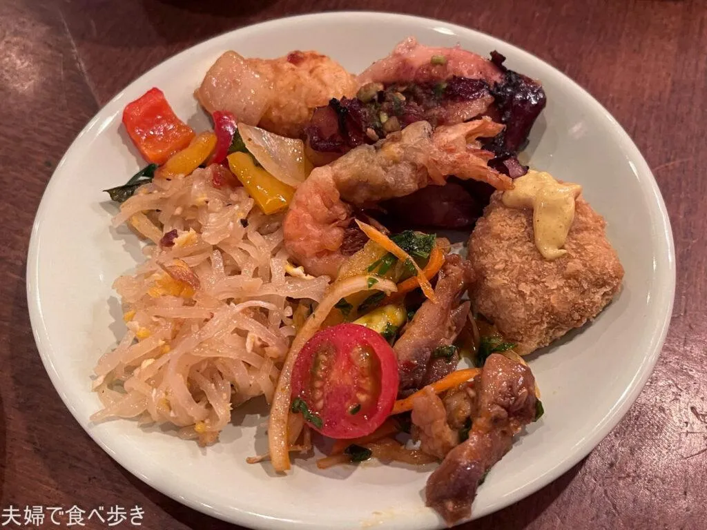 ビュッフェでタイ料理
