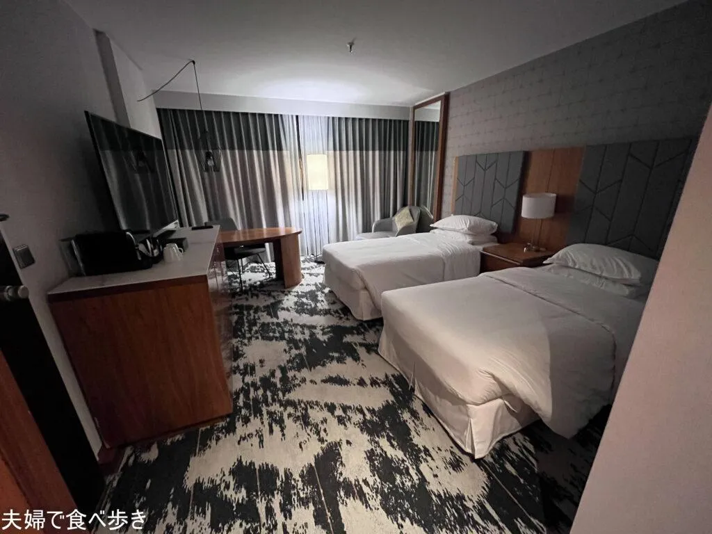 空港近くのシェラトンホテル