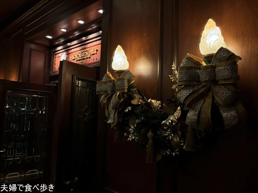 夫婦でカクテルを楽しむ