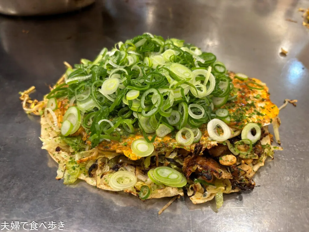 広島駅でお好み焼きを食べる