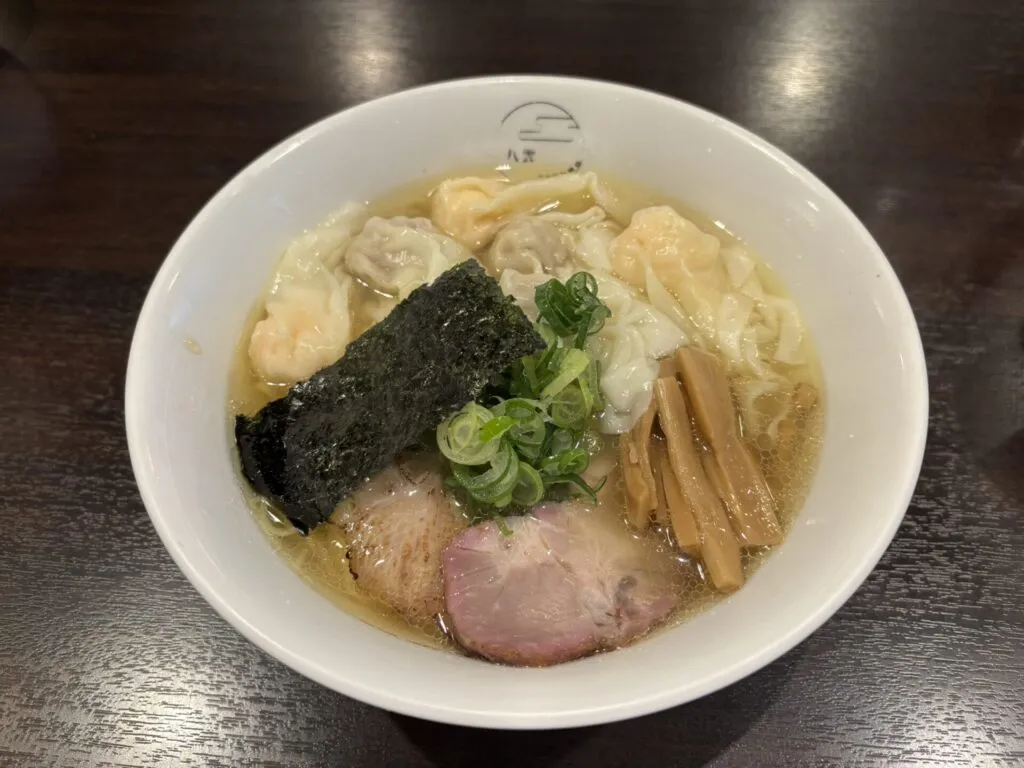 肉と海老のワンタンメン