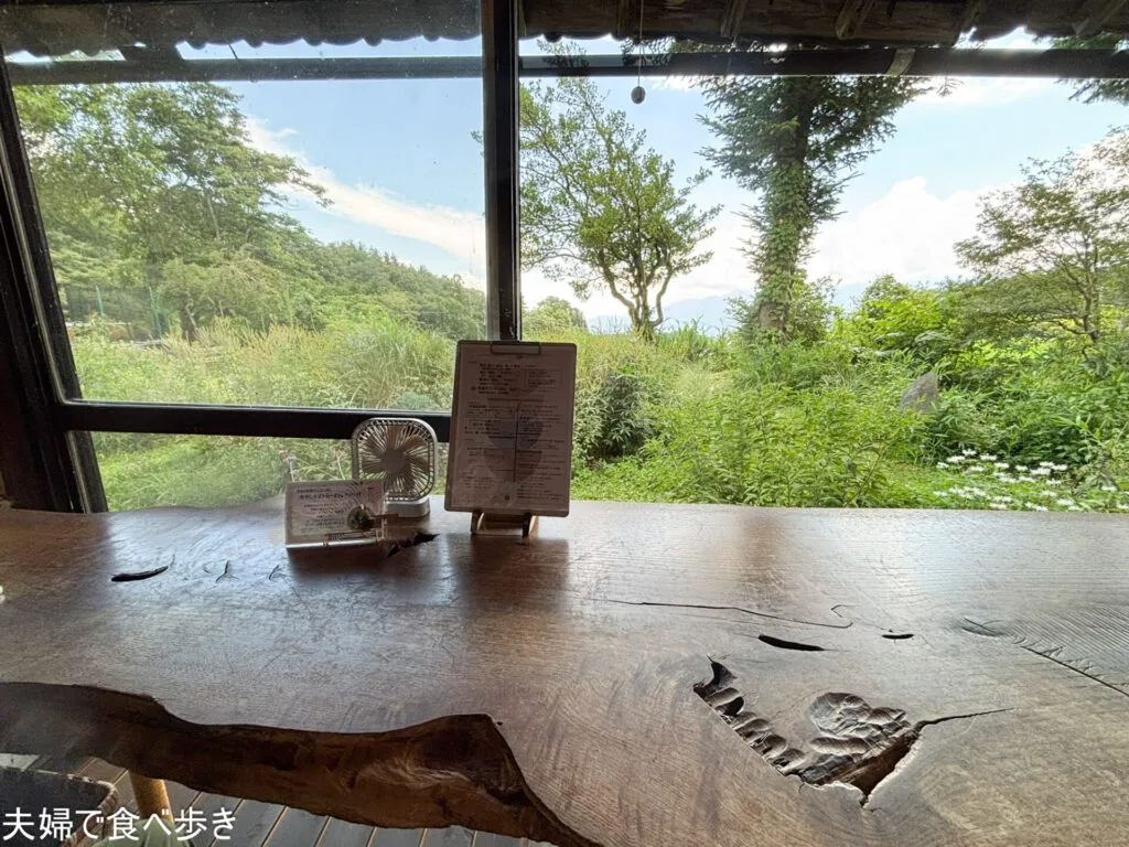 森を吹き抜ける風のカフェ